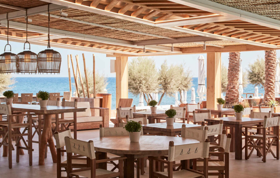 Restaurant, Hotel Nikki Beach Santorini, santorin, Grèce.
