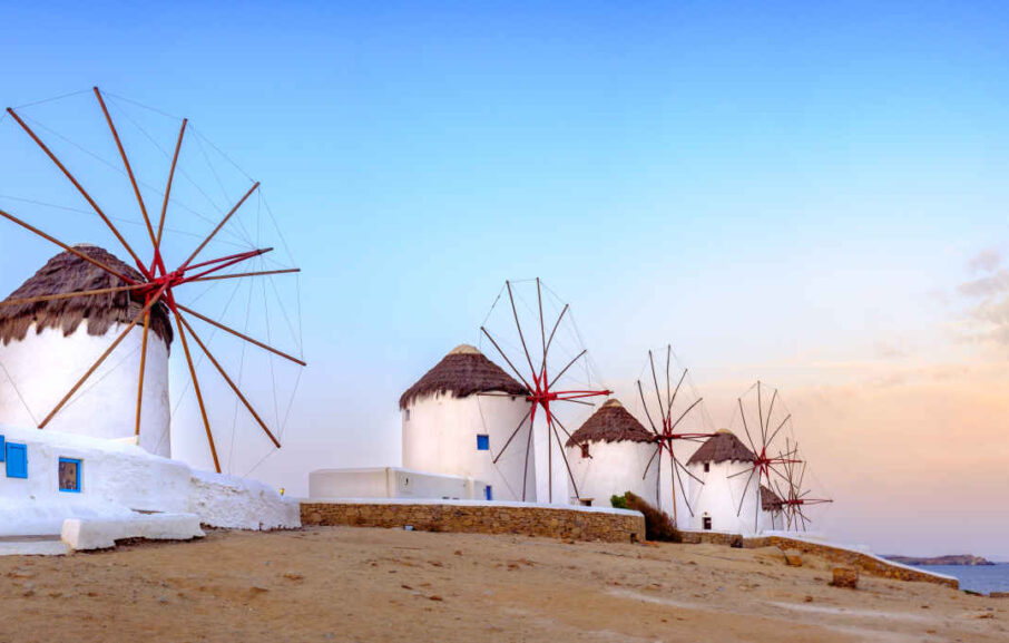 Moulins à vent sur l'île de Mykonos, Cyclades, Grèce