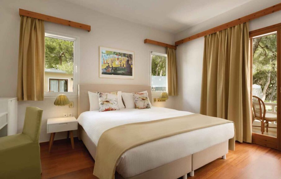 Executive One bedroom Suite Garden View, hotel Wyndham Loutraki, Loutraki, Grèce.