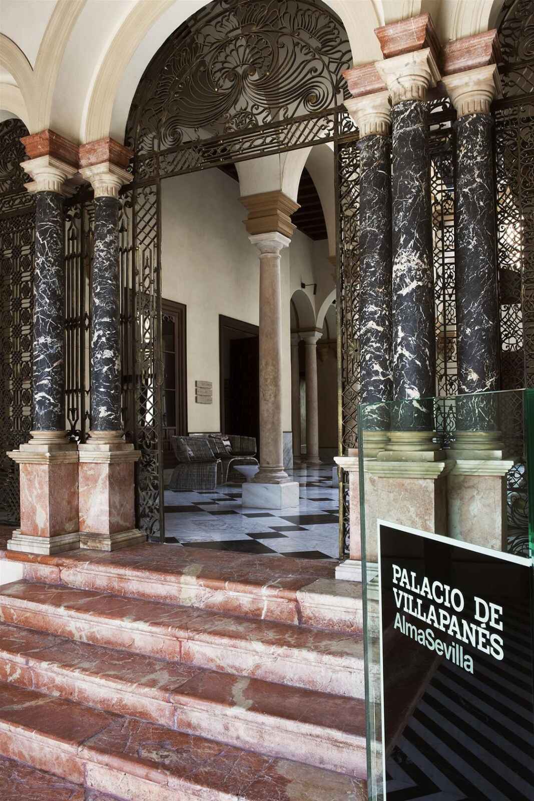 Entrée, Hôtel Palacio de Villapanes, Séville, Espagne