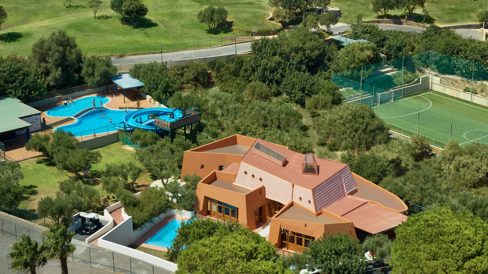 Vue aérienne, Kids club, Porto Elounda Golf & Spa Resort, Crète, Grèce