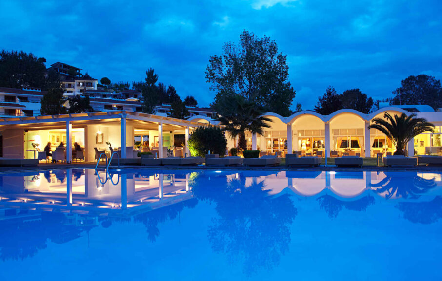 Muses pool Bar, Hôtel Princess Resort, Skiathos, Grèce.
