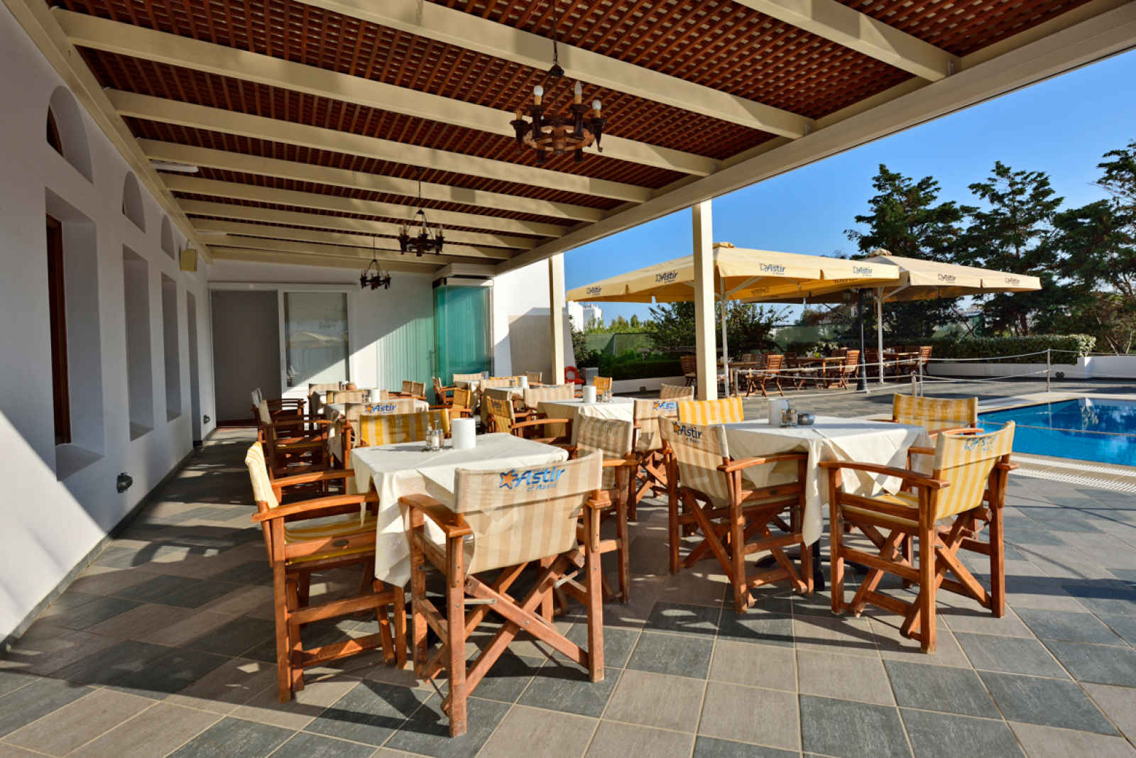 Piscine et restaurant extérieur, Astir of Naxos, Cyclades, Grèce