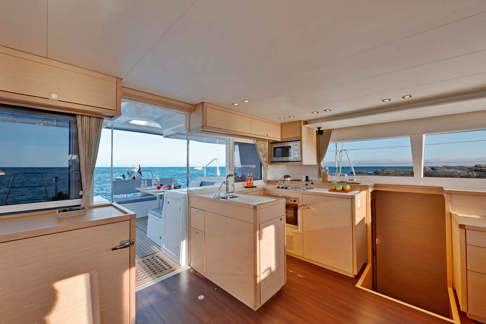Cuisine, Catamaran Lagoon 450, Globe Sailor