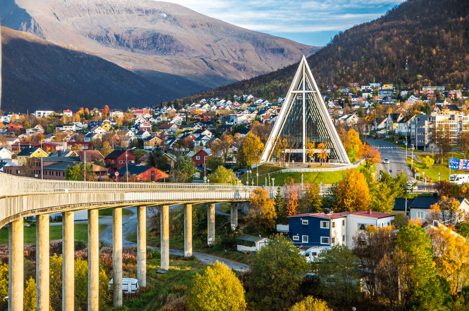 Pont et église, Tromso, Norvège
