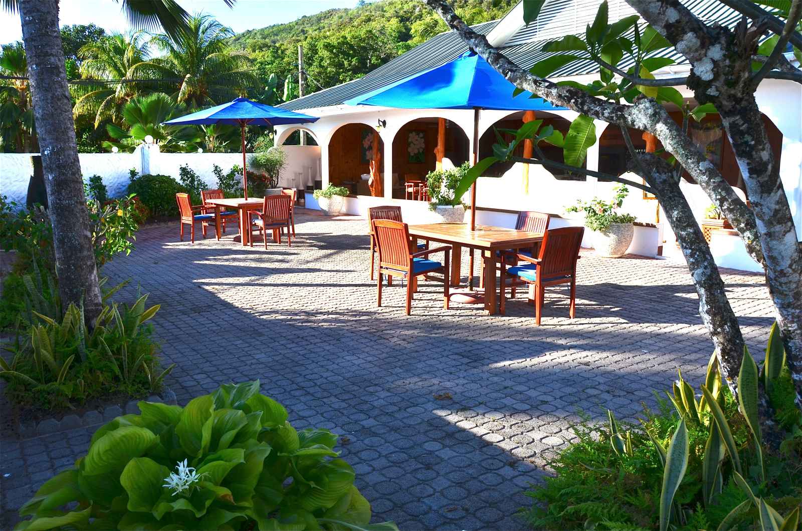 Patio, jardin, The Britannia Hotel, Grand Anse, Seychelles