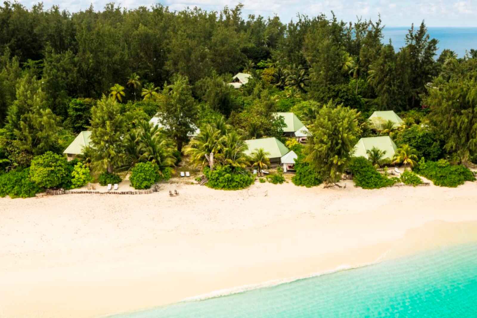 Vue aérienne des cottages, Denis Private Island, Seychelles
