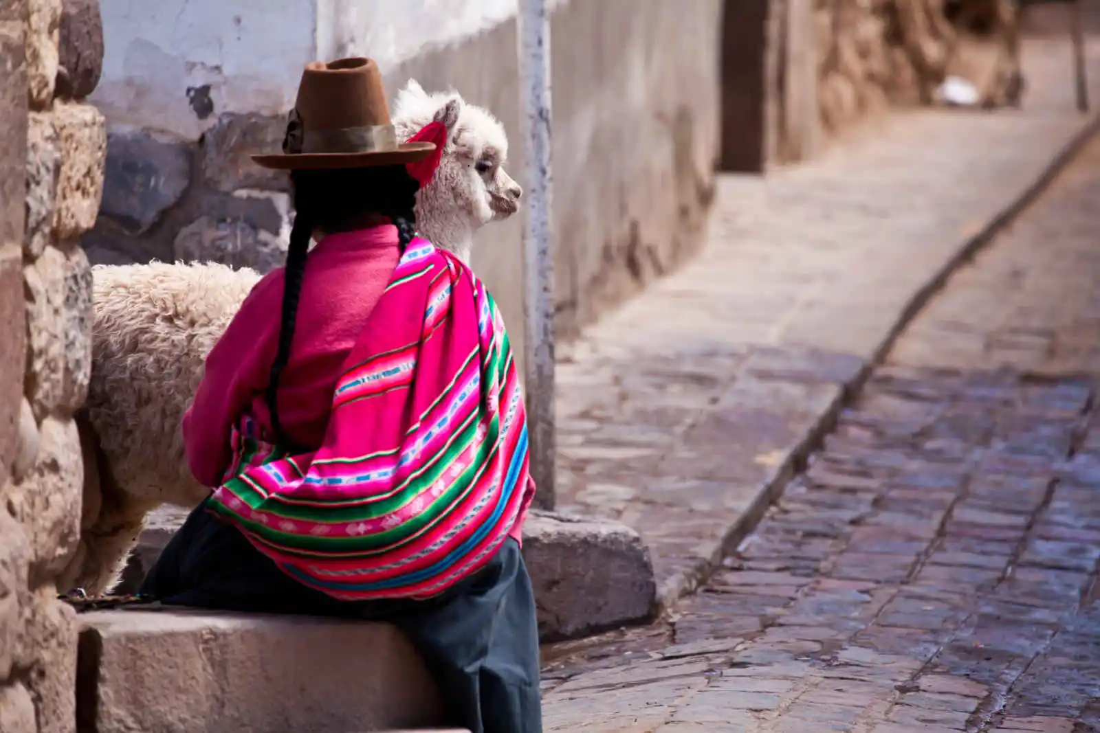 Femme dans la Ruelle de Cuzco