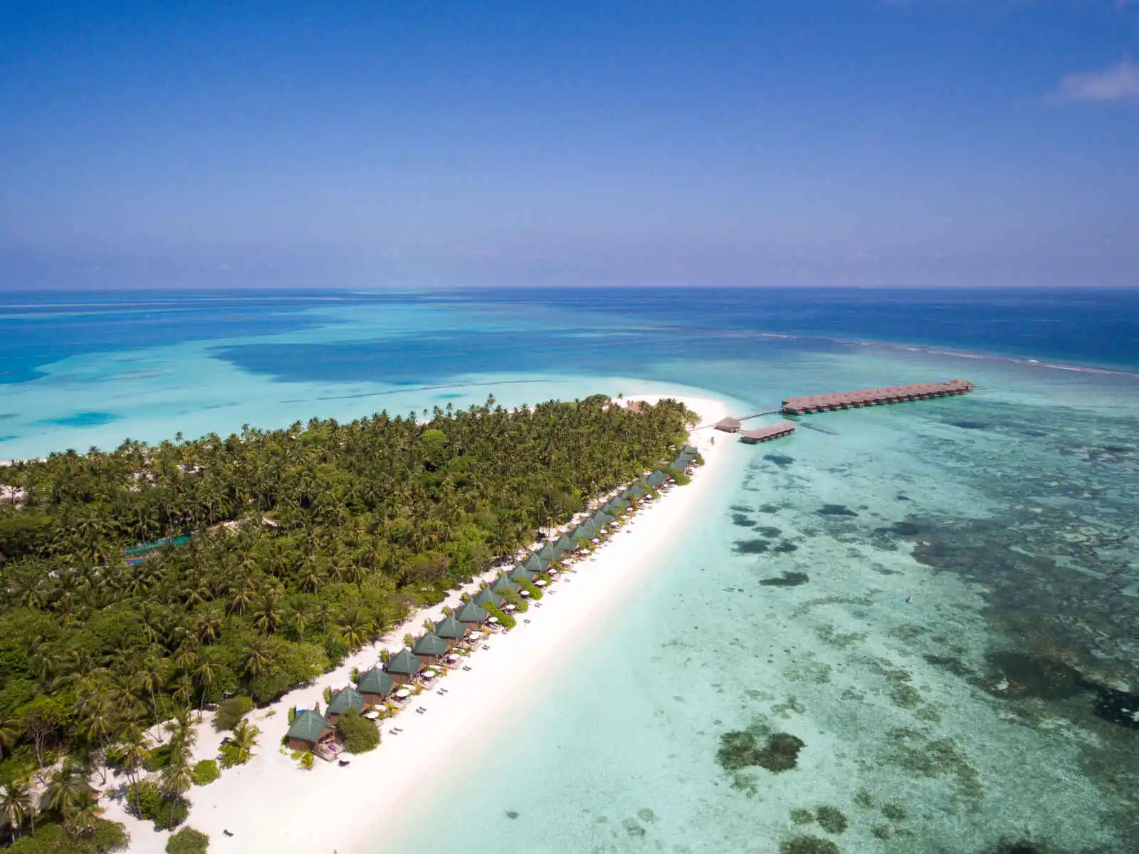 Vue aérienne, hôtel Meeru Island Resort & Spa, atoll de Malé, Maldives