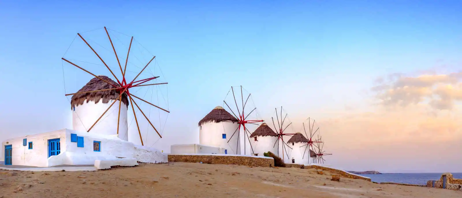 Moulins à vent sur l'île de Mykonos, Cyclades, Grèce