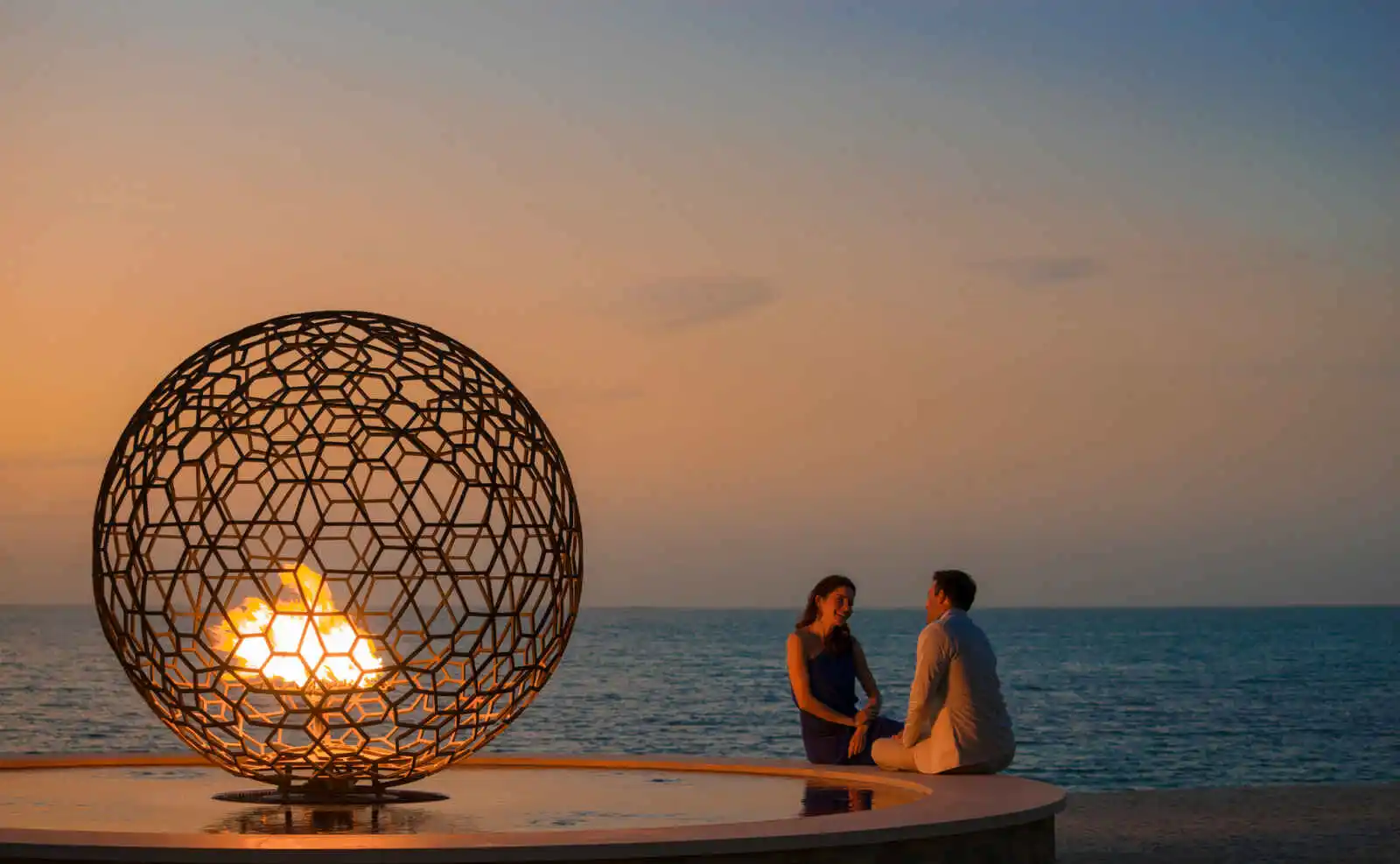 Couple sur la plage, Four Seasons resort Dubai at Jumeirah Beach, Dubaï, Emirats Arabes Unis