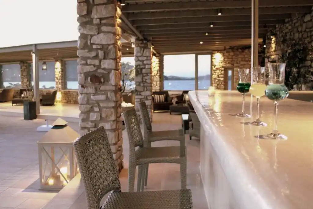 The Pool Bar, St Andrea resort, Paros, Grèce.