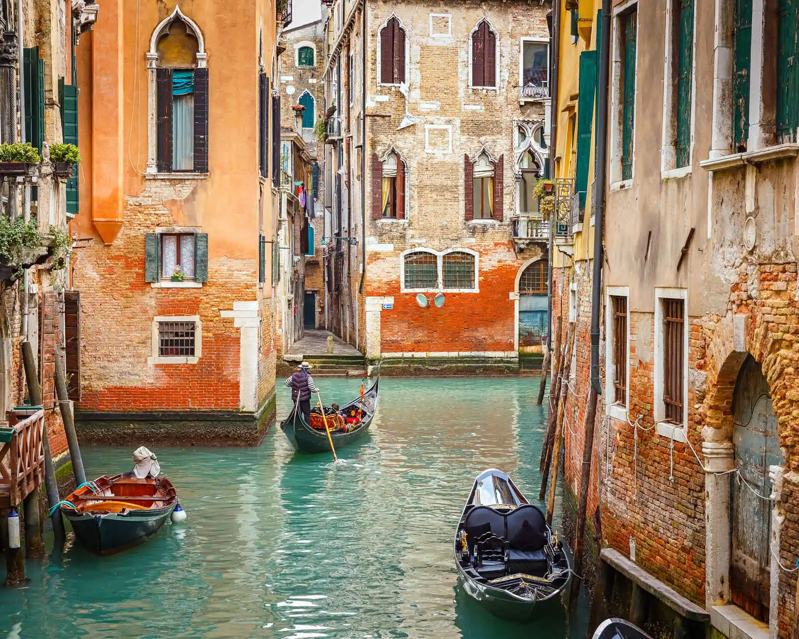 Gondoles sur le canal, Venise, Venetie, Italie