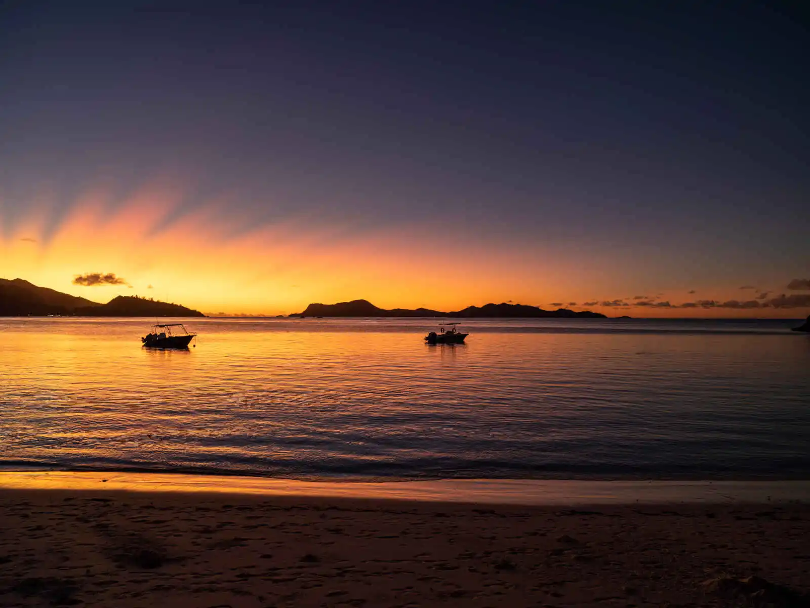 Coucher de soleil, L'Archipel, Seychelles