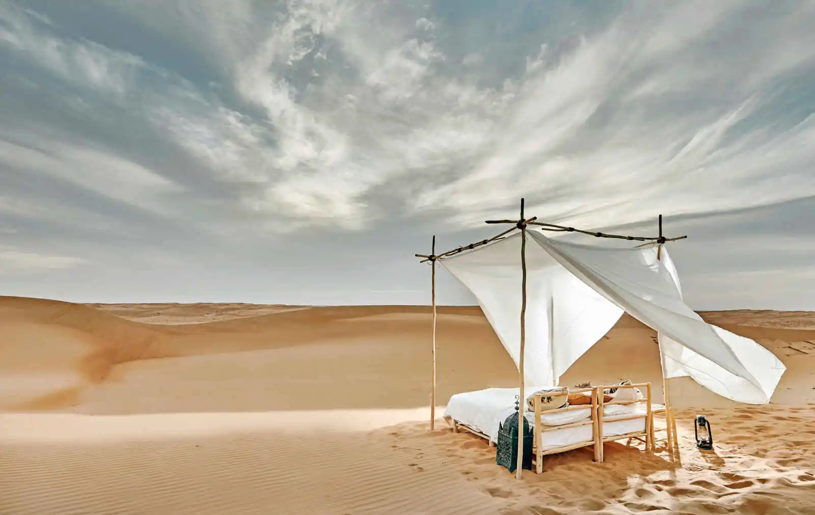 Lit double en plein air et désert, Magic Luxury Camp, Wahiba Sands, Oman