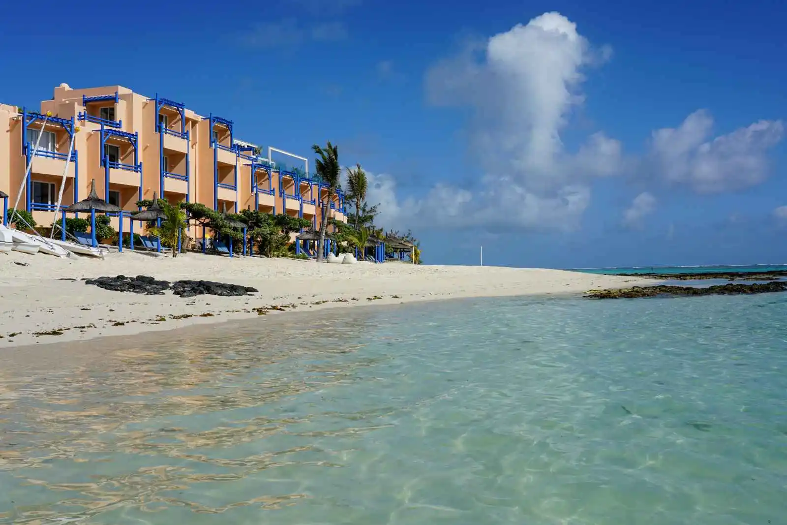 Vue de l'hôtel depuis la plage, SALT of Palmar, Mauritius, Île Maurice