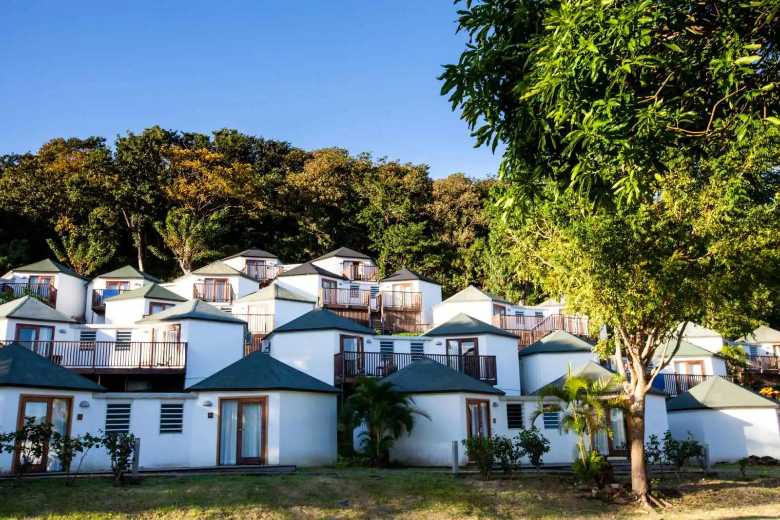 Bungalows vue jardin, Hôtel Langley Resort Fort Royal, Deshaies, Guadeloupe