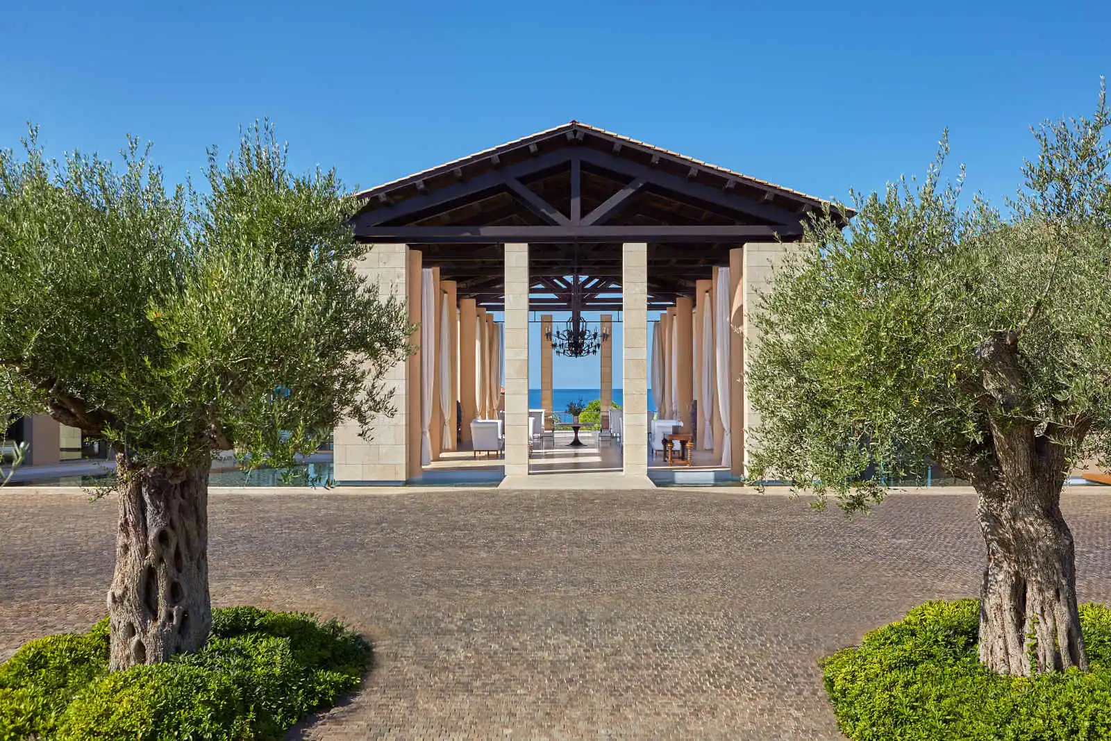 Lobby ouvert, hôtel The Romanos, a Luxury Collection Resort, Costa Navarino, Grèce