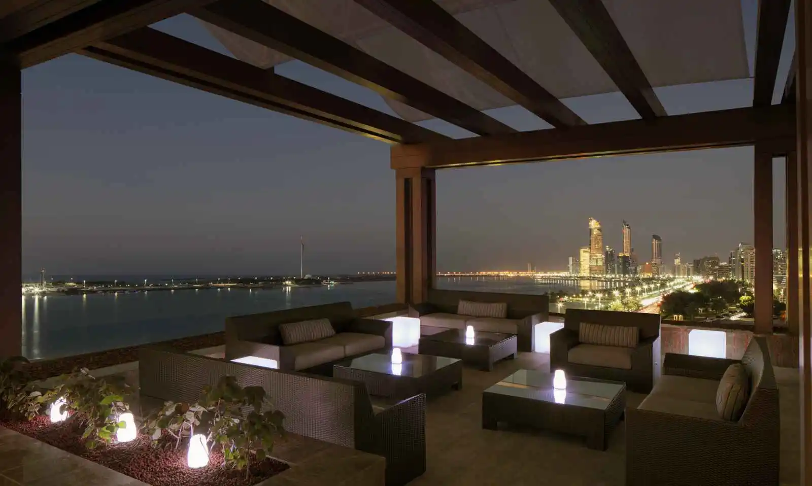 Azura Panoramic Lounge, The St. Regis, Abou Dhabi