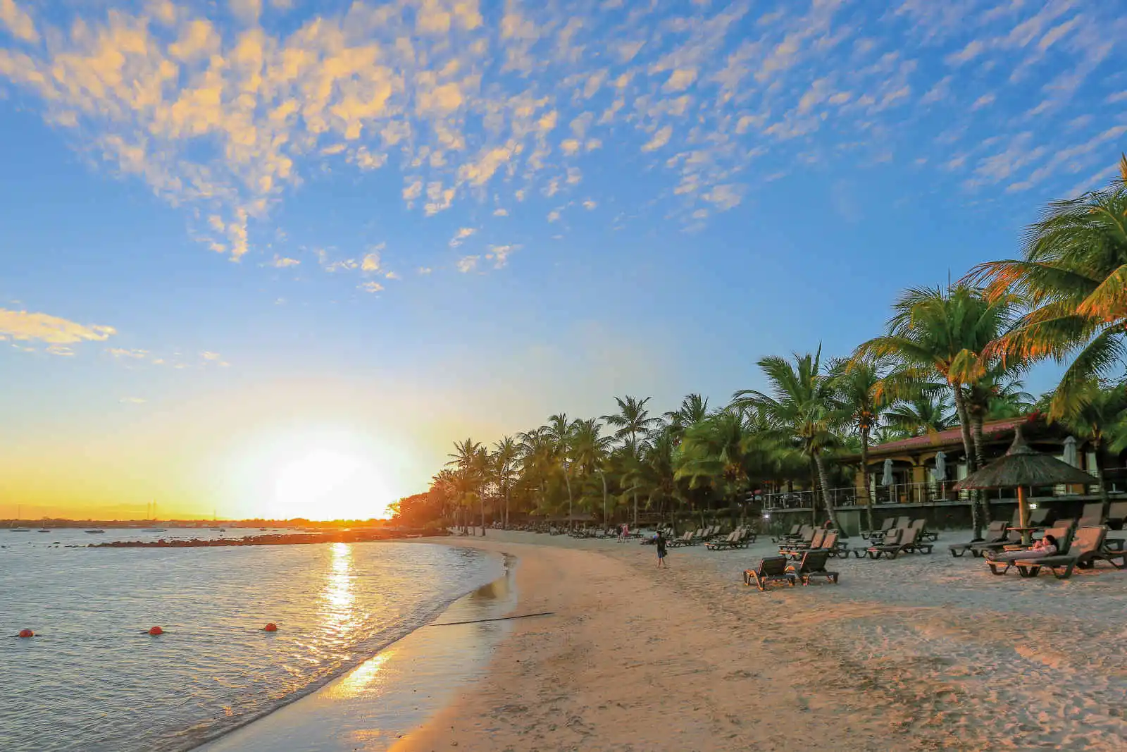 Plage et coucher de soleil, Mauricia Beachcomber Resort & Spa, Grand Baie, Ile Maurice