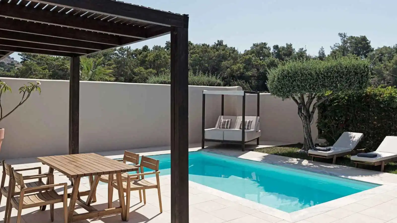 Terrasse et piscine privée, hôtel Lindian Village Beach Resort, Curio Collection