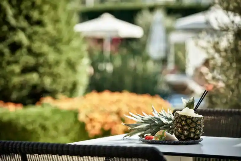 Cocktails et fruits servis au bar de l'hôtel, hôtel Lesante Classic Luxury Hotel & Spa