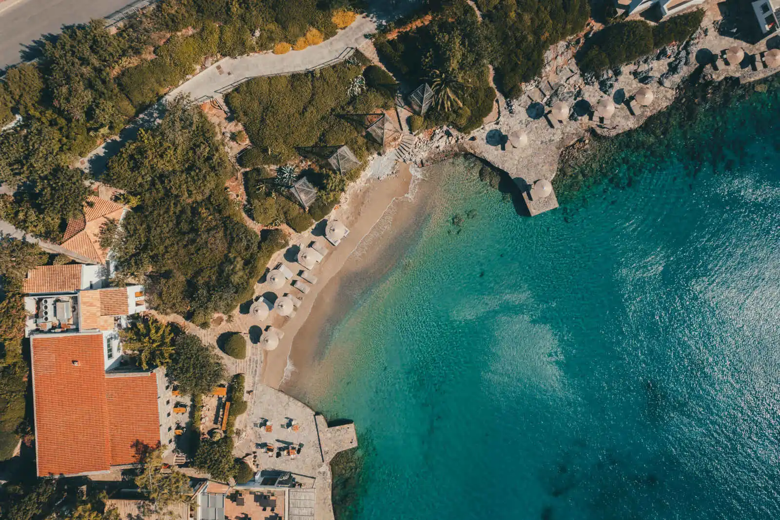 Vue aérienne de la plage de l'hôtel, hôtel Minos Beach Art