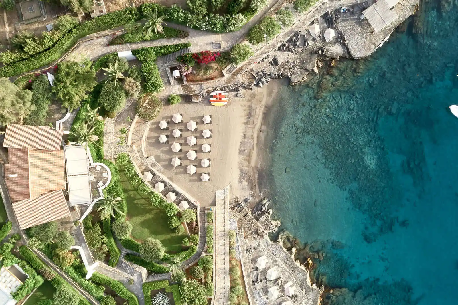 Vue aérienne de la plage de l'hôtel, Minos Palace Hotel & Suites