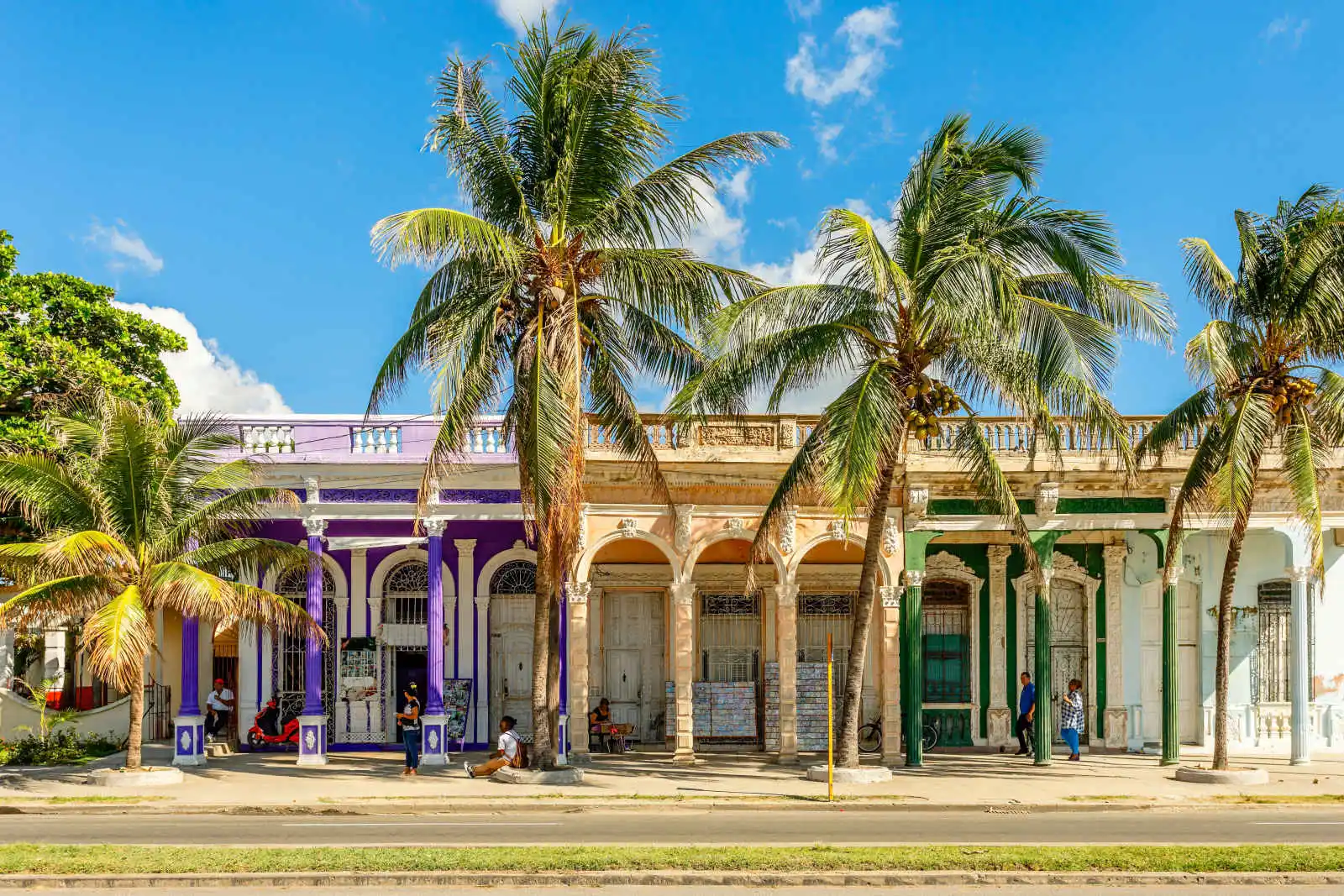 Façades de maisons dans le quartier colonial espagnol, Cienfuegos, Cuba