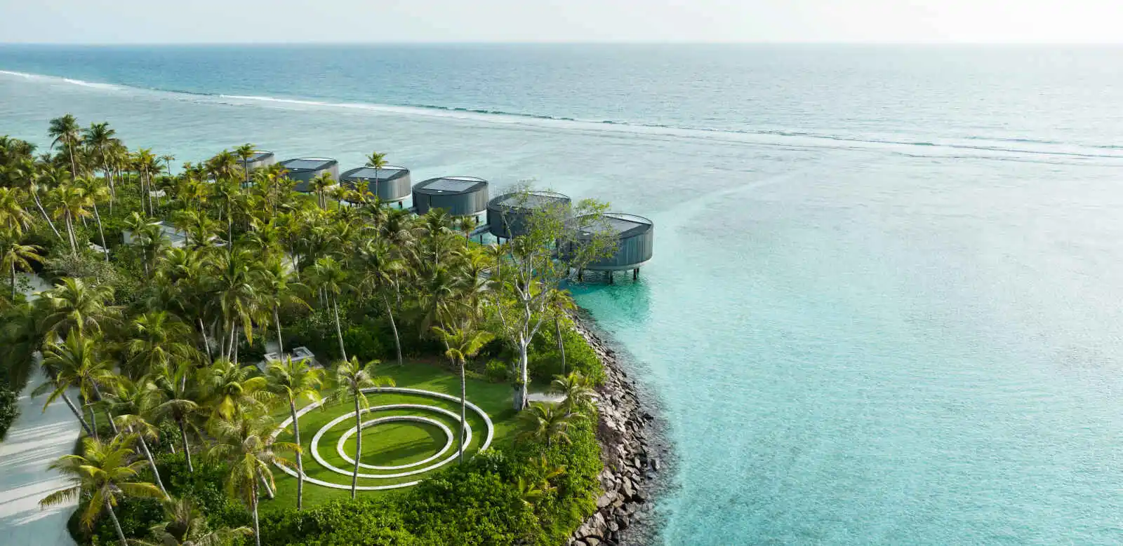 Vue aérienne des jardins de l'hôtel, Ritz Carlton Maldives : Fari Islands