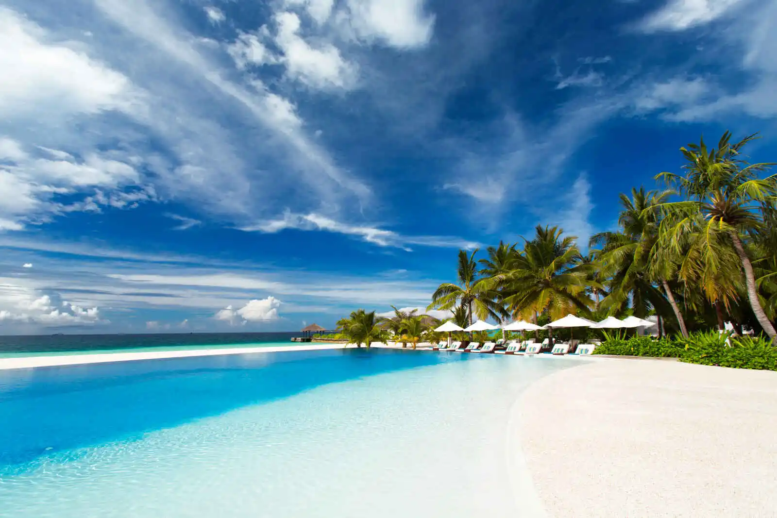 Piscine de l'hôtel, Velassaru Maldives