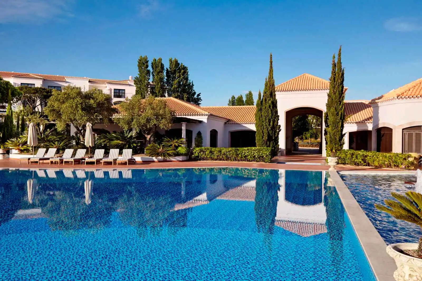Une des piscines du ressort, Pine Cliffs, a Luxury Collection Resort, Algarve