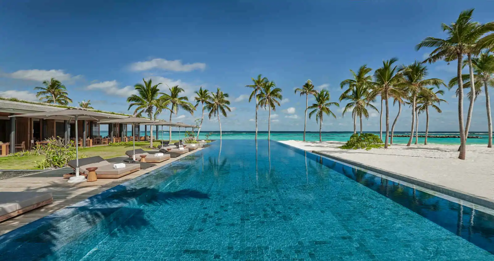 Piscine de l'hôtel, Alila Kothaifaru Maldives