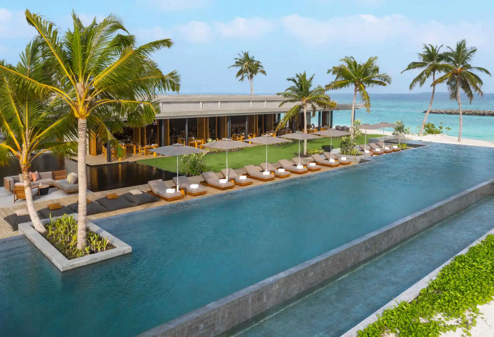 Piscine de l'hôtel, Alila Kothaifaru Maldives