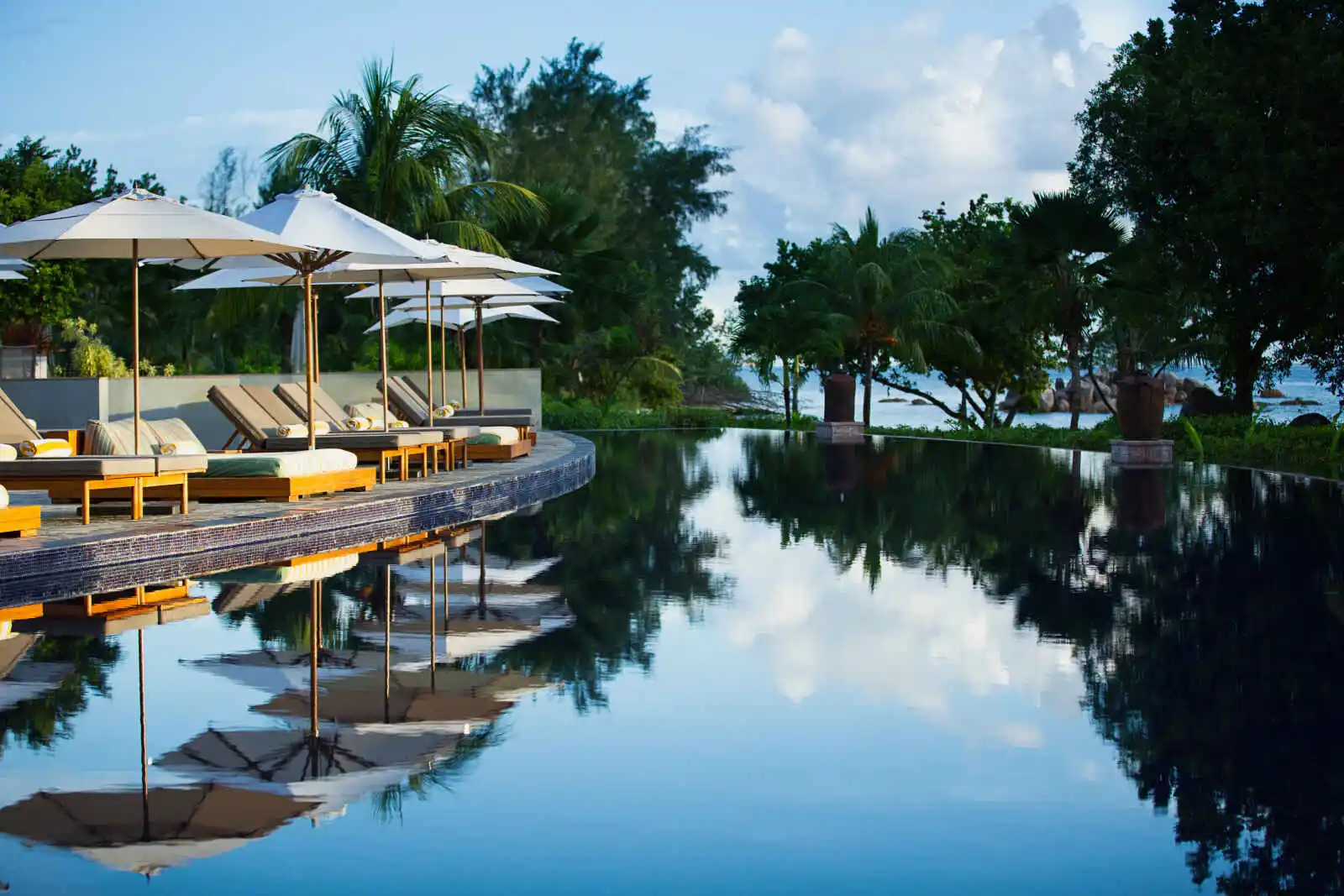 Piscine de l'hôtel, Raffles Seychelles