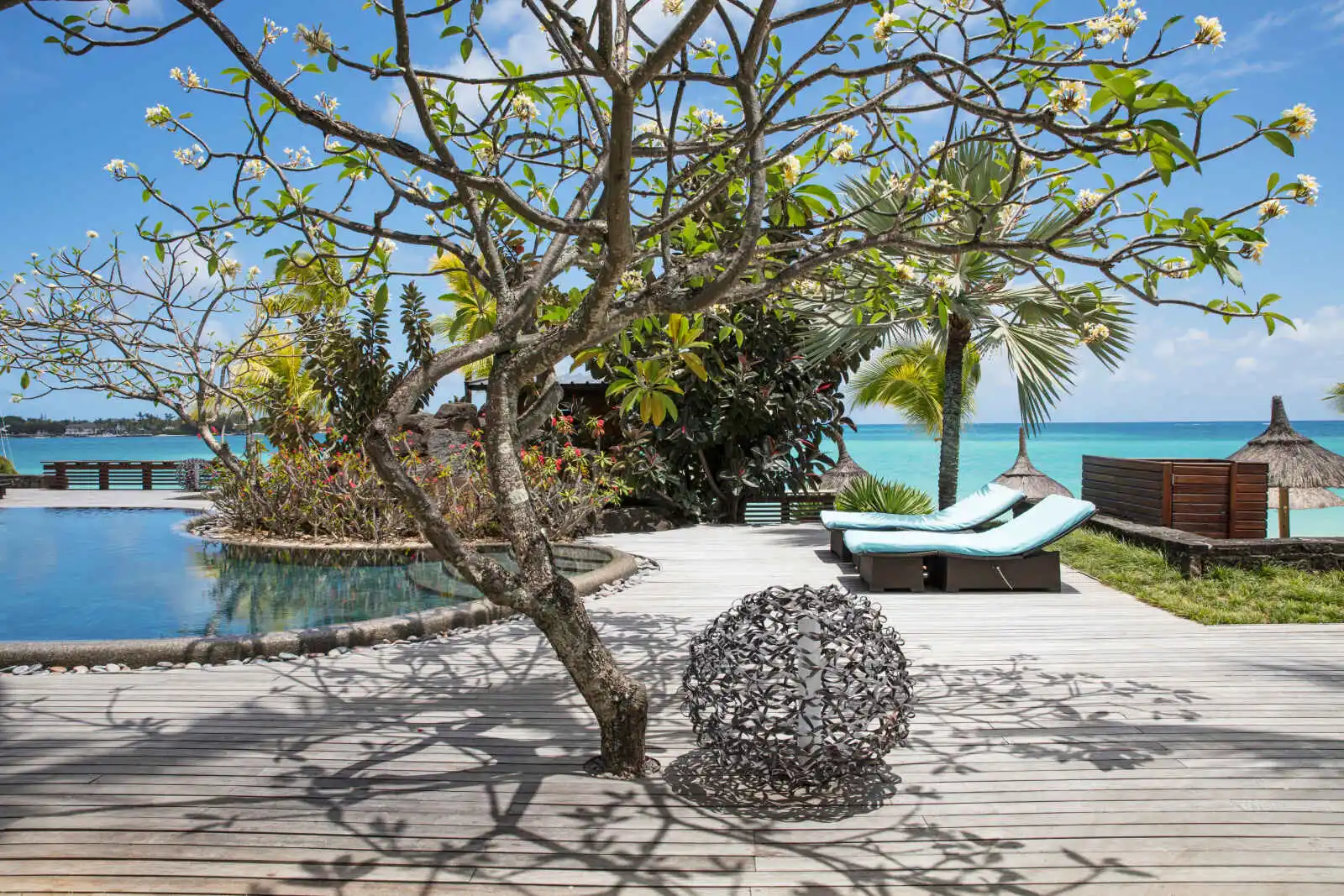 Terrasse et piscine de l'hôtel, Royal Palm Beachcomber Luxury