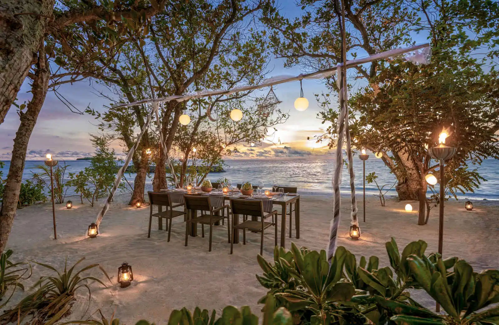 Un des restaurants de l'hôtel, Alila Kothaifaru Maldives