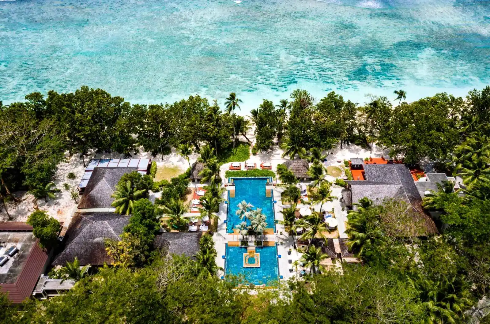 Vue aérienne piscine principale, Hilton Seychelles Labriz Resort & Spa, Seychelles