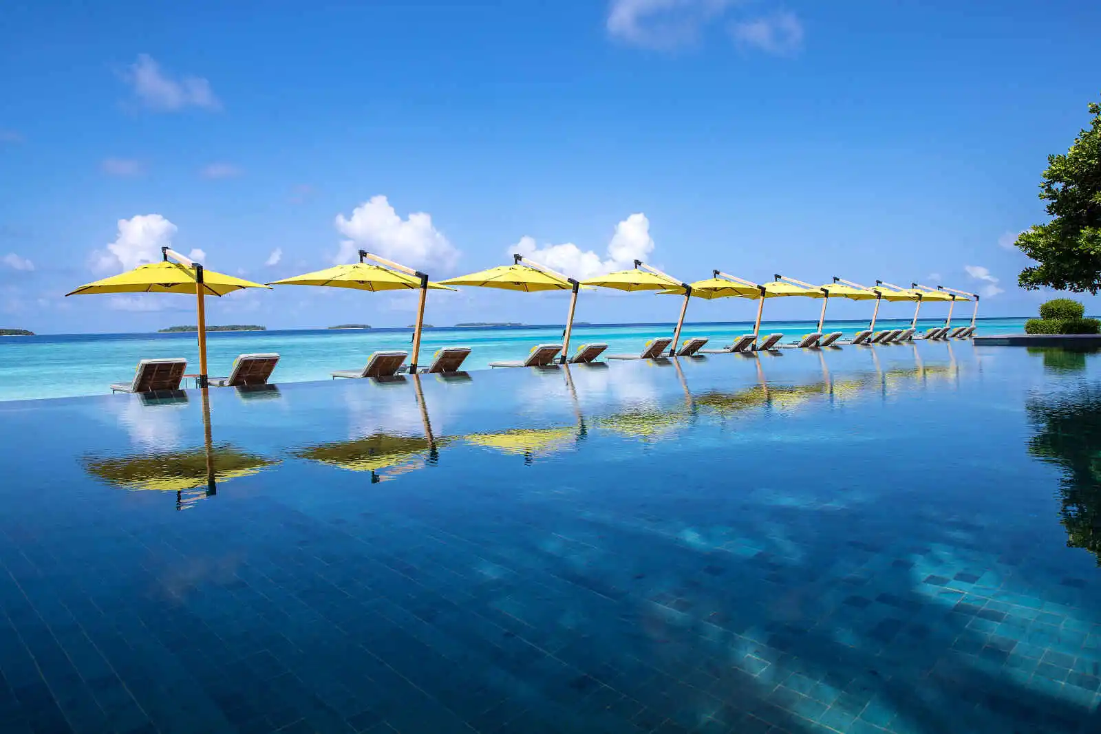 Piscine de l'hôtel, Anantara Kihavah Maldives Villas
