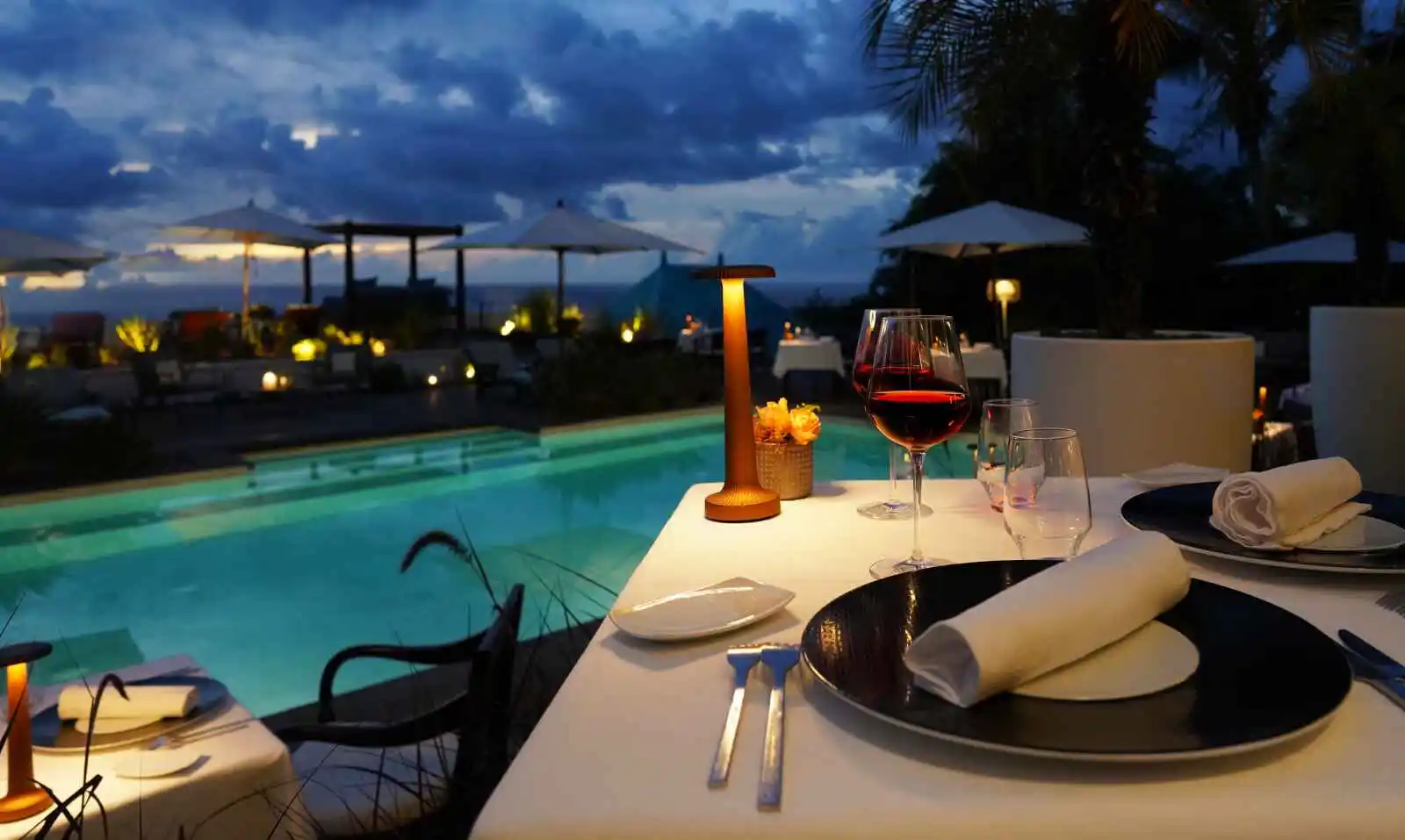 Table dressée, restaurant principal, Blue Margouillat Seaview Hotel