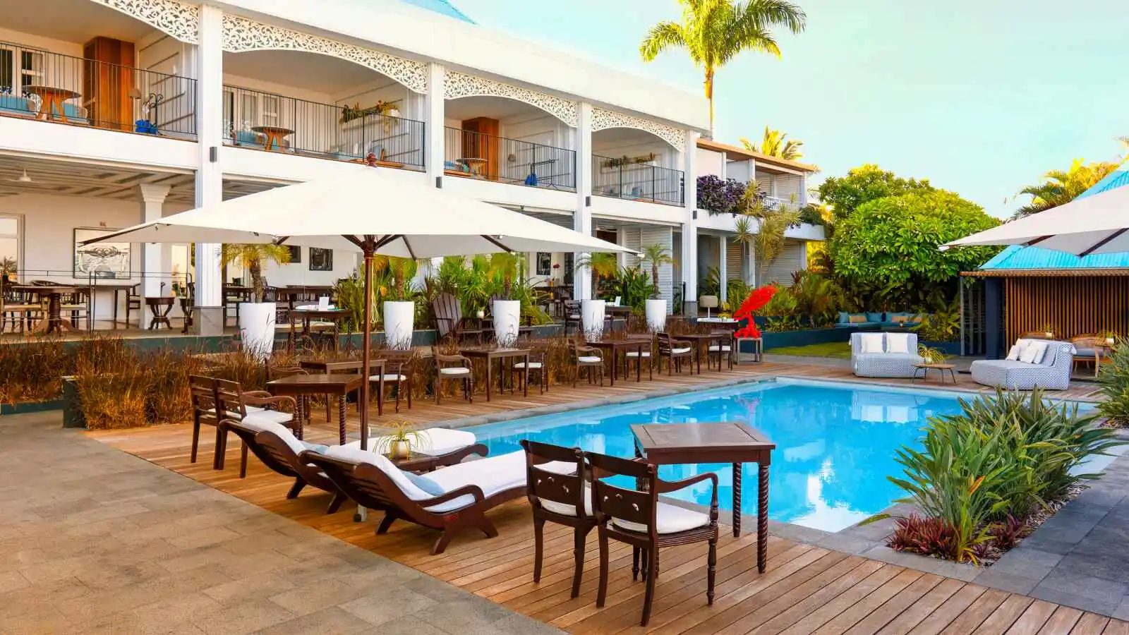 Terrasse et piscine de l'hôtel, Blue Margouilloat Seaview Hotel