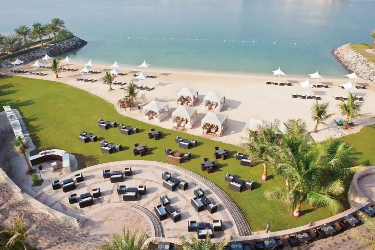 Jardin et plage de l'hôtel, Traders Hotel, Qaryat Al Beri