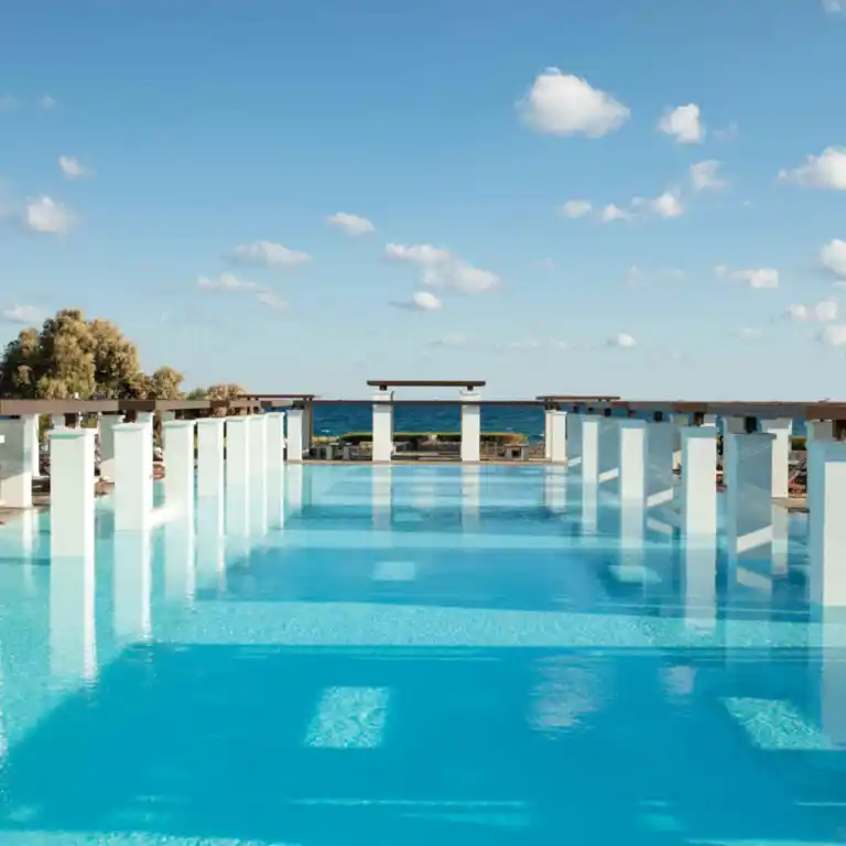 Piscine de l'hôtel, Grecotel Amirandes Boutique Resort, Crète, Grèce