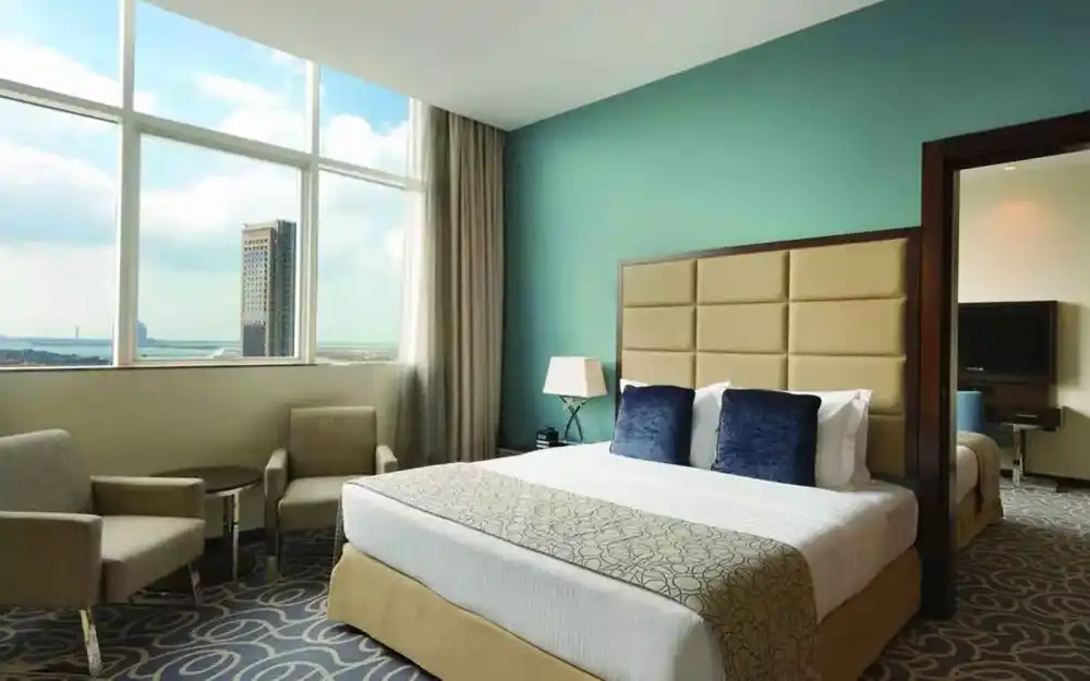 Chambre deluxe, Ramada by Wyndham Abu Dhabi Corniche, Abou Dhabi