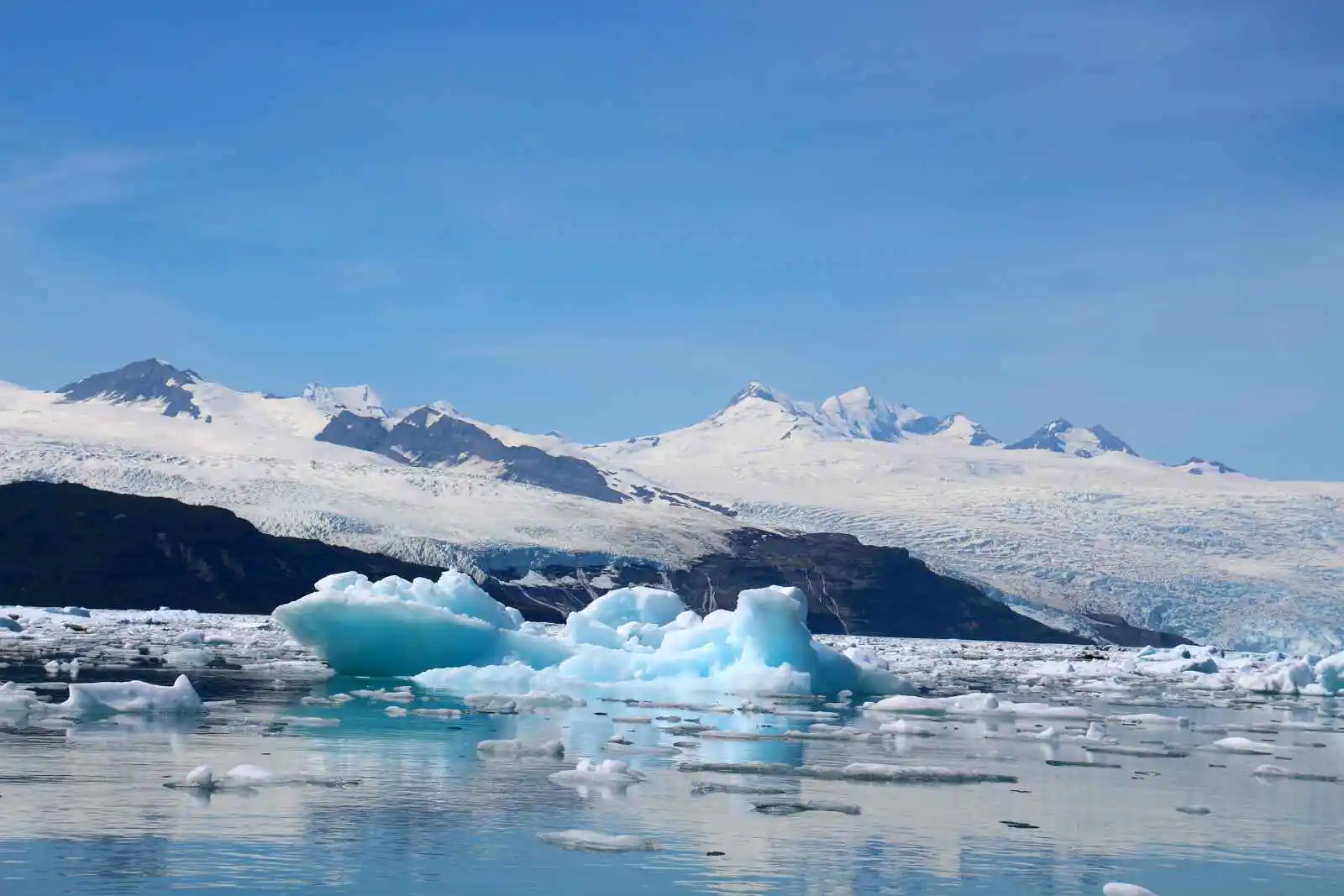 Iceberg dans Icy Bay, Alaska, États-Unis