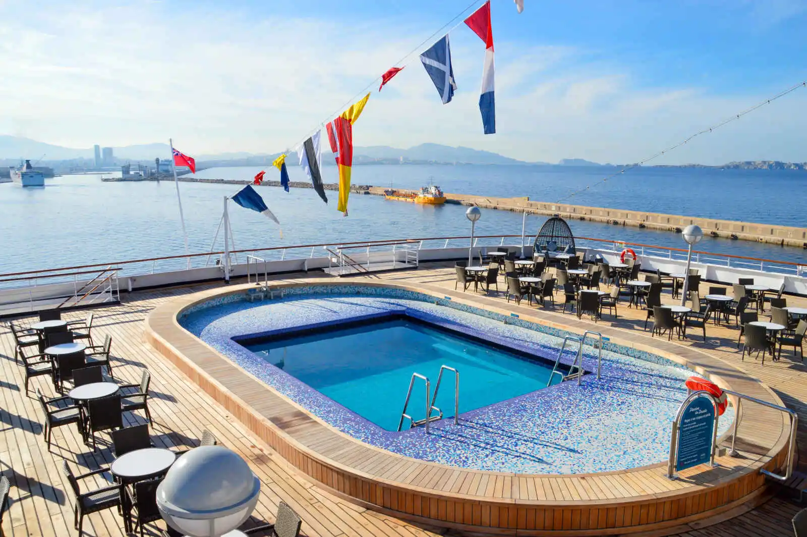 Piscine extérieure, Renaissance