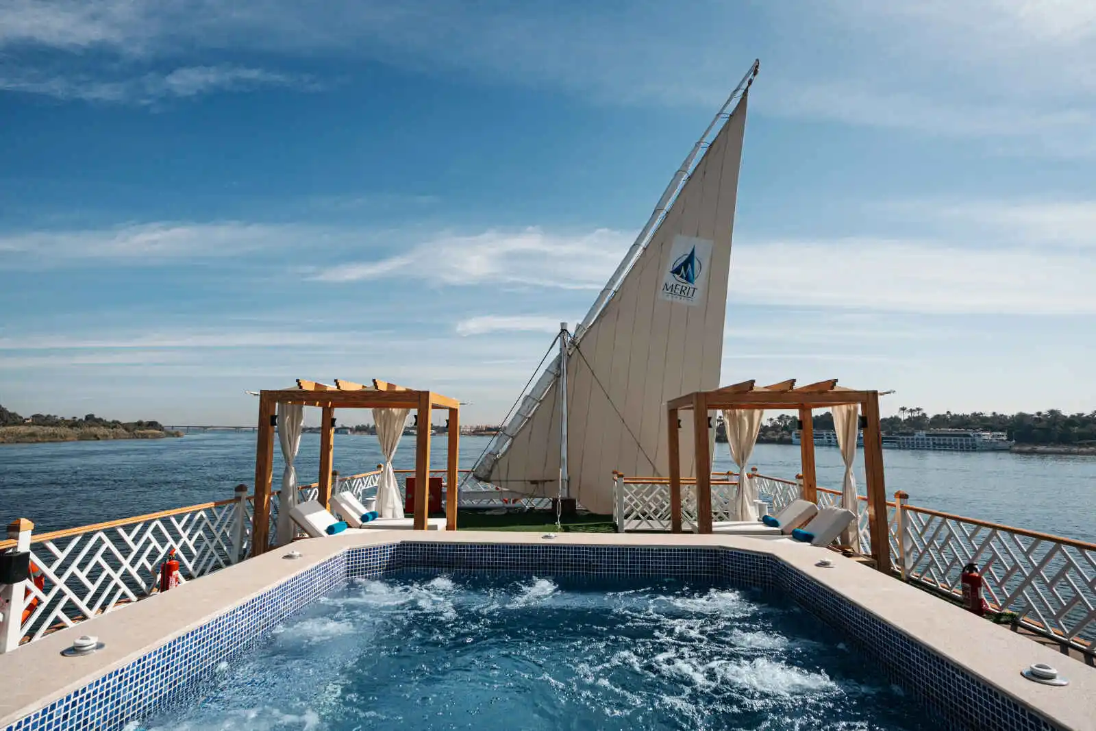 Jacuzzi de la Dahabeya Merit II Star, Dahabeya Merit, Égypte