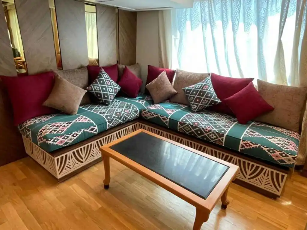 Lounge de la Dahabeya Merit II, Dahabeya Merit, Égypte