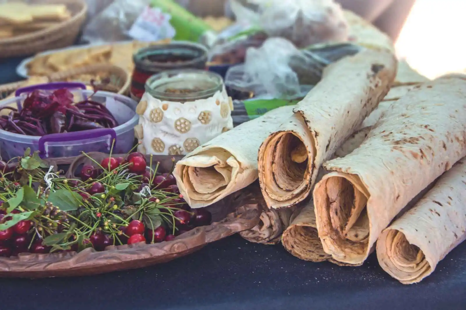 Pain pita et cerises, Cuisine, Arménie