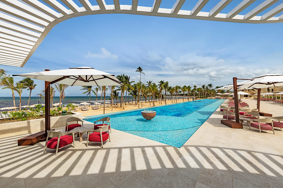 Restaurant WET Deck en bord de piscine, W Punta Cana, République dominicaine